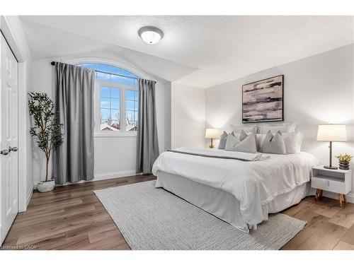 382 Pastern Trail, Waterloo, ON - Indoor Photo Showing Bedroom