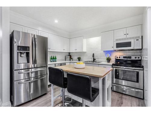 382 Pastern Trail, Waterloo, ON - Indoor Photo Showing Kitchen