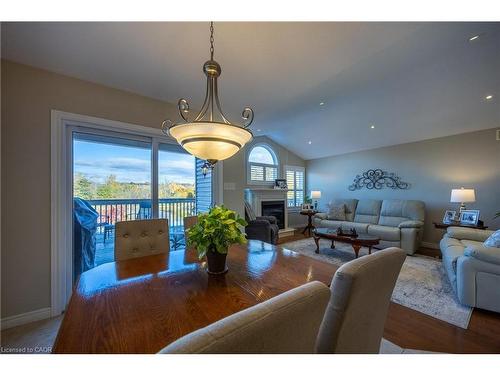 114 Mcguiness Drive, Brantford, ON - Indoor Photo Showing Living Room