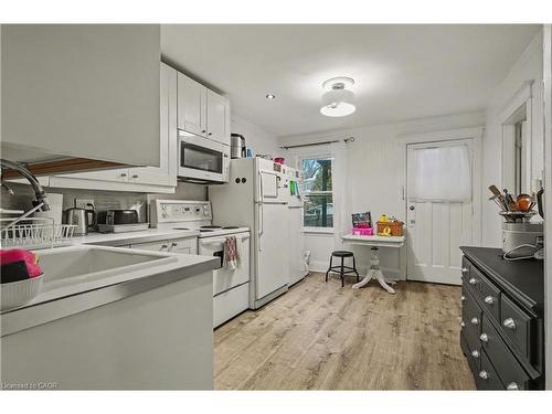 39 Haddon Avenue N, Hamilton, ON - Indoor Photo Showing Other Room