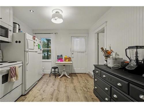 39 Haddon Avenue N, Hamilton, ON - Indoor Photo Showing Other Room