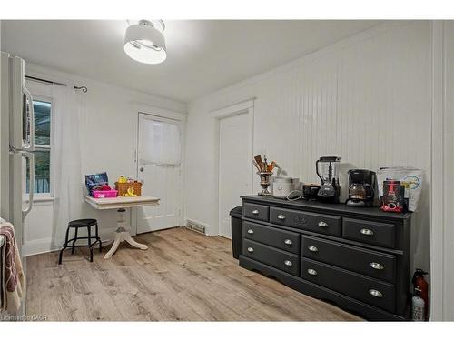 39 Haddon Avenue N, Hamilton, ON - Indoor Photo Showing Kitchen