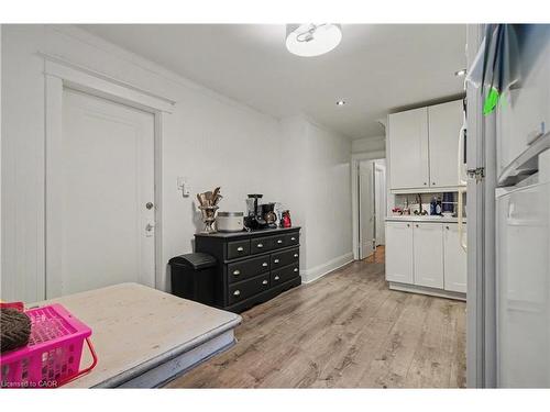 39 Haddon Avenue N, Hamilton, ON - Indoor Photo Showing Kitchen