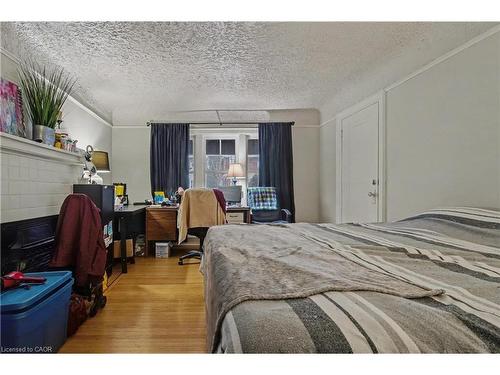 39 Haddon Avenue N, Hamilton, ON - Indoor Photo Showing Kitchen