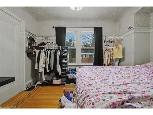 39 Haddon Avenue N, Hamilton, ON - Indoor Photo Showing Bedroom