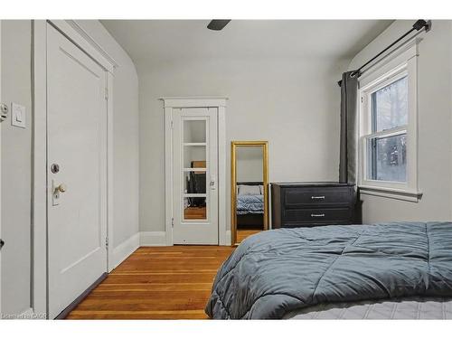 39 Haddon Avenue N, Hamilton, ON - Indoor Photo Showing Bedroom
