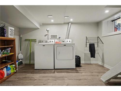 39 Haddon Avenue N, Hamilton, ON - Indoor Photo Showing Bathroom