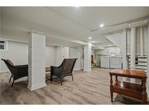 39 Haddon Avenue N, Hamilton, ON - Indoor Photo Showing Bathroom