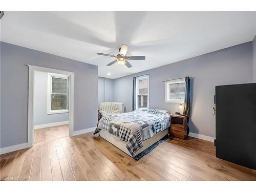 115 West Main Street, Welland, ON - Indoor Photo Showing Bedroom