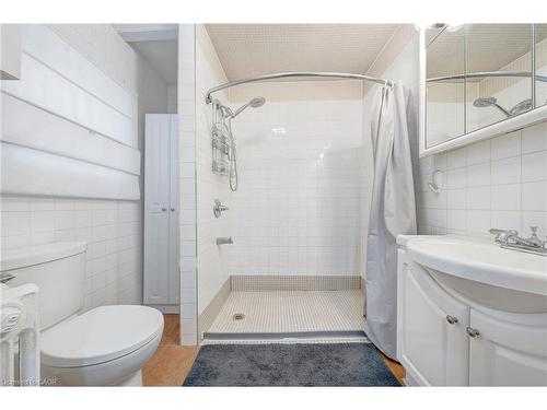 115 West Main Street, Welland, ON - Indoor Photo Showing Bathroom