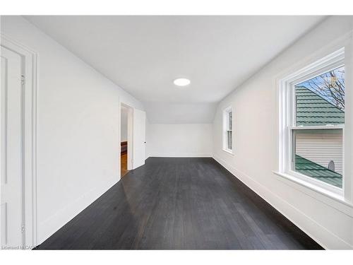 115 West Main Street, Welland, ON - Indoor Photo Showing Other Room