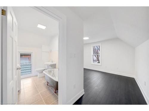 115 West Main Street, Welland, ON - Indoor Photo Showing Other Room