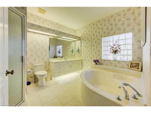 430 Caryndale Drive, Kitchener, ON - Indoor Photo Showing Bathroom