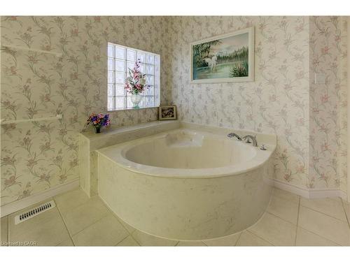 430 Caryndale Drive, Kitchener, ON - Indoor Photo Showing Bathroom