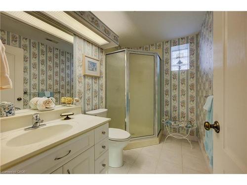 430 Caryndale Drive, Kitchener, ON - Indoor Photo Showing Bathroom