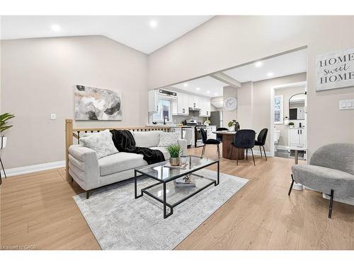 156 Walter Avenue N, Hamilton, ON - Indoor Photo Showing Living Room