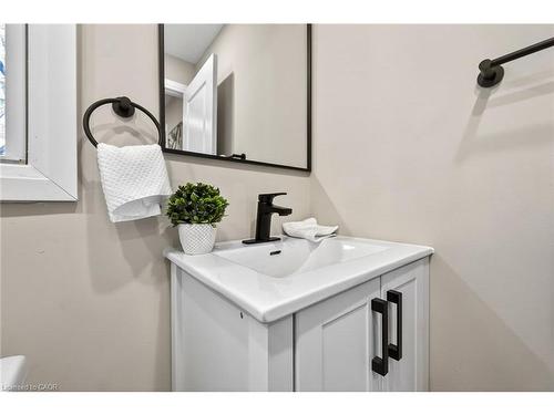 156 Walter Avenue N, Hamilton, ON - Indoor Photo Showing Bathroom