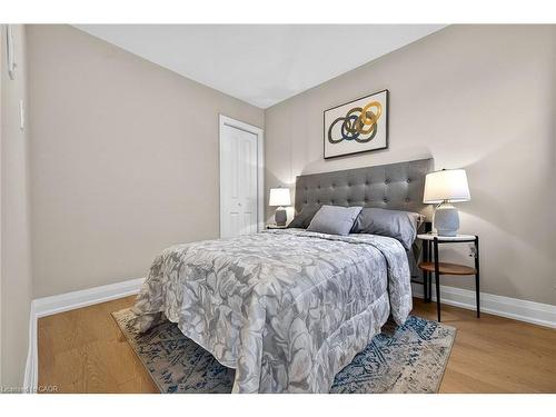 156 Walter Avenue N, Hamilton, ON - Indoor Photo Showing Bathroom
