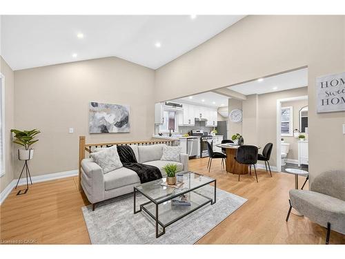 156 Walter Avenue N, Hamilton, ON - Indoor Photo Showing Other Room