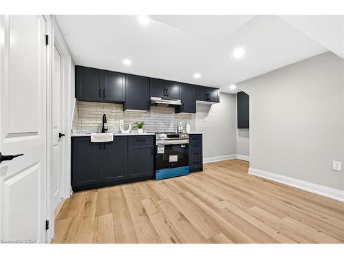 156 Walter Avenue N, Hamilton, ON - Indoor Photo Showing Kitchen