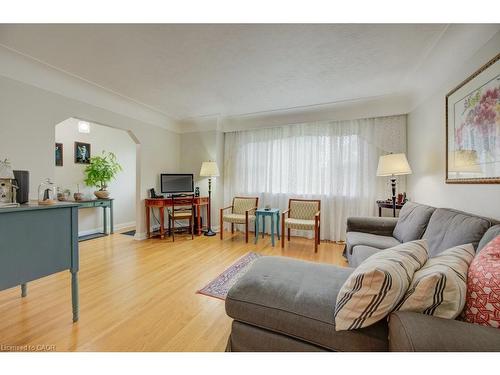 1 Bryant Court, Hamilton, ON - Indoor Photo Showing Living Room