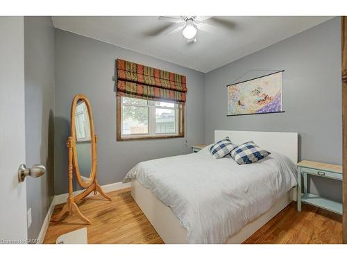 1 Bryant Court, Hamilton, ON - Indoor Photo Showing Bedroom