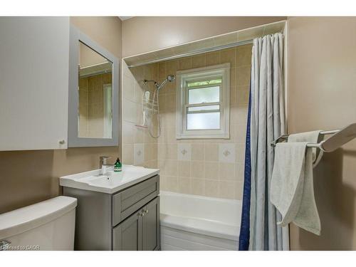1 Bryant Court, Hamilton, ON - Indoor Photo Showing Bathroom