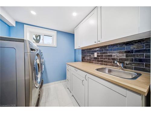 1 Bryant Court, Hamilton, ON - Indoor Photo Showing Laundry Room