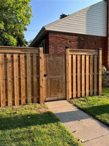 1 Bryant Court, Hamilton, ON - Outdoor