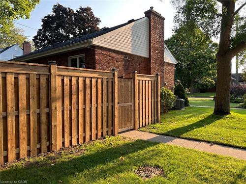 1 Bryant Court, Hamilton, ON - Outdoor