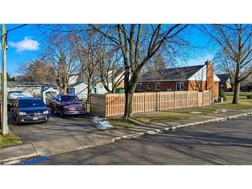 1 Bryant Court, Hamilton, ON - Outdoor