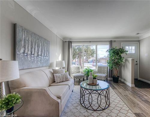 156 Donald Street, Kitchener, ON - Indoor Photo Showing Living Room