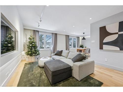 1352 Vancouver Crescent, Burlington, ON - Indoor Photo Showing Living Room