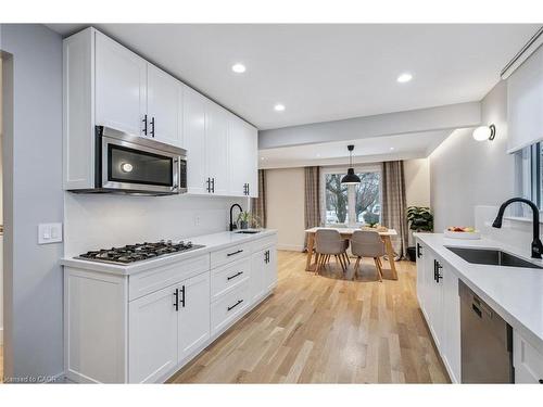 1352 Vancouver Crescent, Burlington, ON - Indoor Photo Showing Kitchen With Upgraded Kitchen