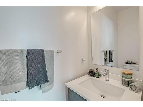 218 Huguenot Road, Oakville, ON - Indoor Photo Showing Bathroom