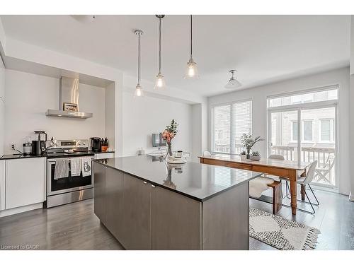 218 Huguenot Road, Oakville, ON - Indoor Photo Showing Kitchen With Upgraded Kitchen