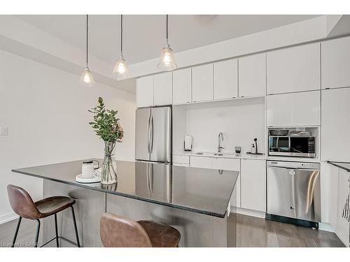 218 Huguenot Road, Oakville, ON - Indoor Photo Showing Kitchen