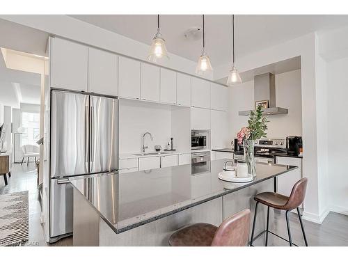 218 Huguenot Road, Oakville, ON - Indoor