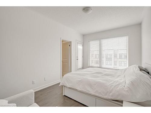 218 Huguenot Road, Oakville, ON - Indoor Photo Showing Bedroom