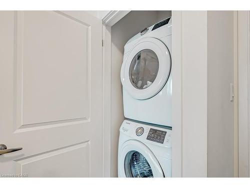 218 Huguenot Road, Oakville, ON - Indoor Photo Showing Laundry Room