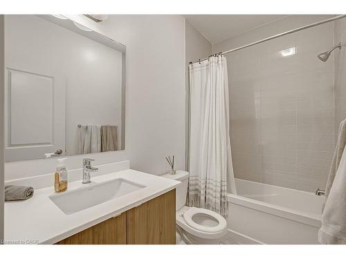 218 Huguenot Road, Oakville, ON - Indoor Photo Showing Bathroom
