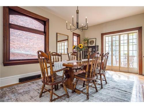 219 Charlton Avenue W, Hamilton, ON - Indoor Photo Showing Dining Room