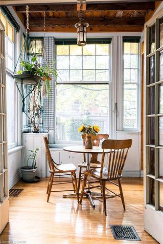219 Charlton Avenue W, Hamilton, ON - Indoor Photo Showing Dining Room