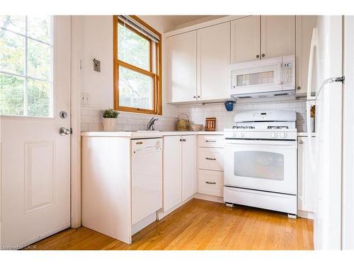 219 Charlton Avenue W, Hamilton, ON - Indoor Photo Showing Kitchen