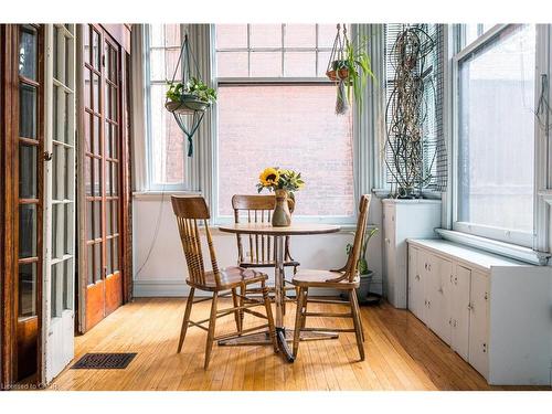 219 Charlton Avenue W, Hamilton, ON - Indoor Photo Showing Dining Room