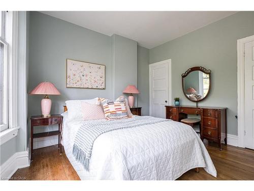 219 Charlton Avenue W, Hamilton, ON - Indoor Photo Showing Bedroom