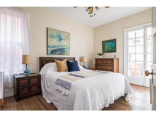 219 Charlton Avenue W, Hamilton, ON - Indoor Photo Showing Bedroom