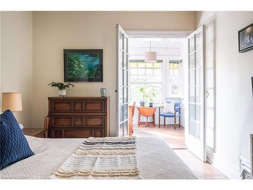 219 Charlton Avenue W, Hamilton, ON - Indoor Photo Showing Bedroom