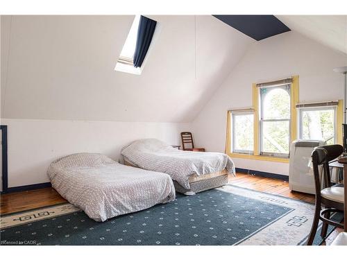 219 Charlton Avenue W, Hamilton, ON - Indoor Photo Showing Bedroom