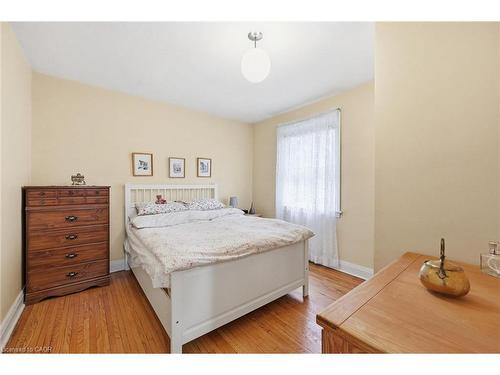 291 Merle Avenue, Burlington, ON - Indoor Photo Showing Bedroom